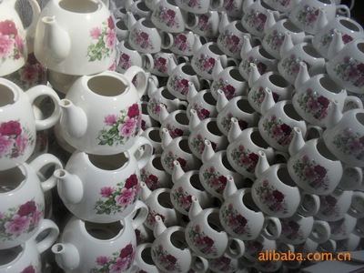 景德鎮(zhèn)市文維工藝陶瓷廠 廠家直銷電熱水壺壺身、保溫杯與陶瓷制品